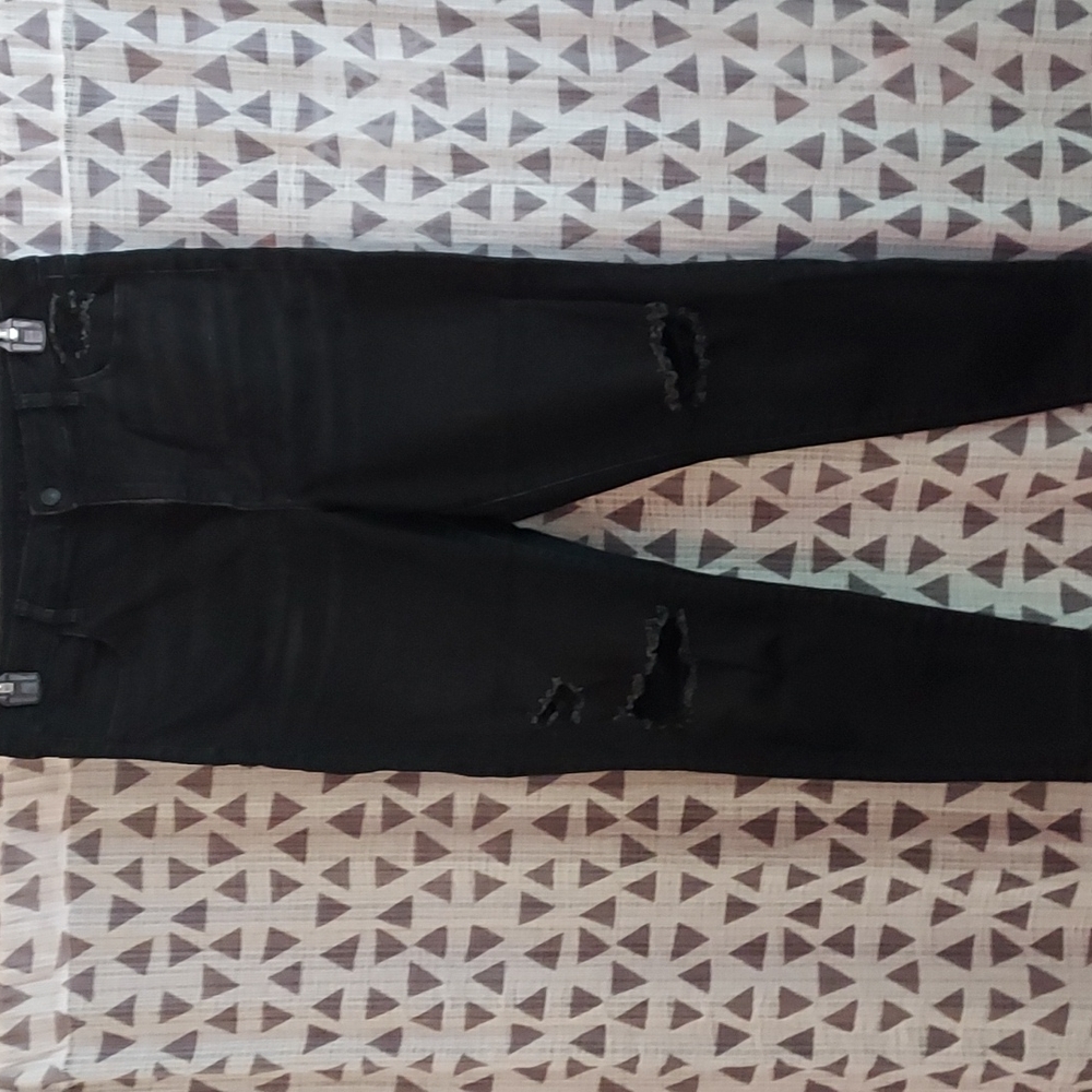 Ripped knee skinny jeans